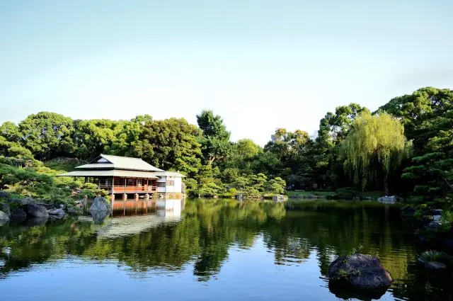 回遊式林泉庭園的「清澄庭園」