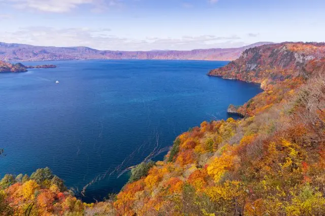 A multi-colored Lake Towada shoreline