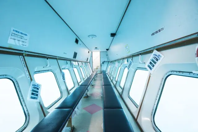 水中遊覽船 船艙內部