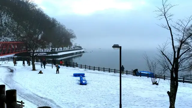 冬季的支笏湖畔