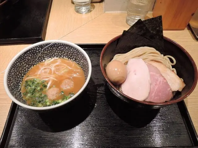 特製濃厚魚介沾麵（大碗、1180日圓）