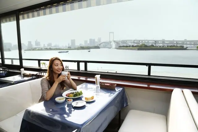 邊欣賞東京灣邊用餐♡