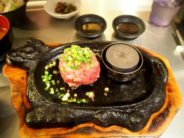 漢堡排S（880日圓）