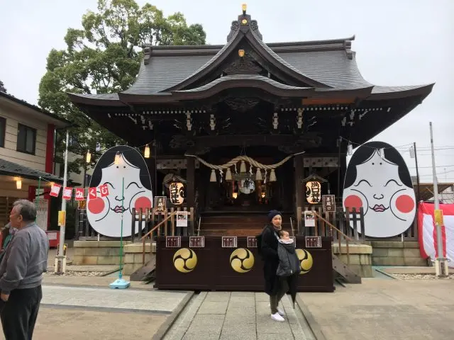 拜殿兩旁是日本古代美女阿多福