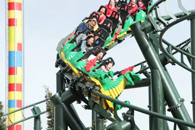 The roller coaster / Ⓒ2017 The LEGO Group.