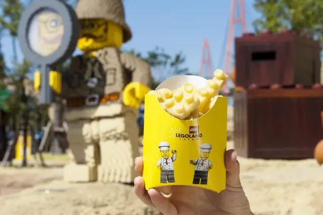 LEGO® French fries for ¥450 / Ⓒ2017 The LEGO Group.