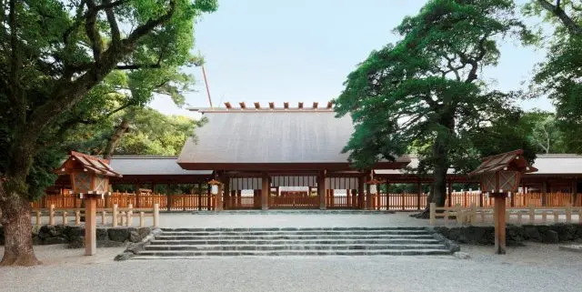 奉祀著神劍的神宮。曾在《古事記》和《日本書紀》中登場