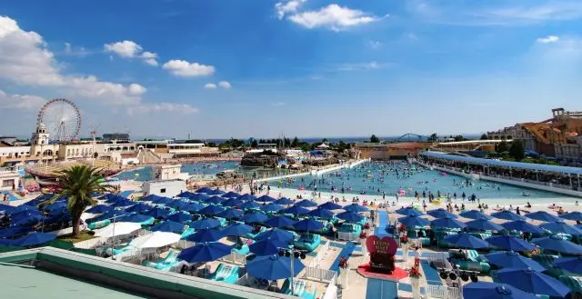 有六大泳池！能讓全家人都能玩得開心的海濱渡假村