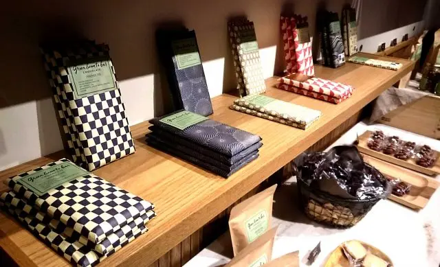 使用了和紙來做包裝