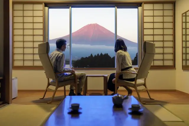 从每一间客房都能够观望到富士山！静冈旅馆「休假村富士」