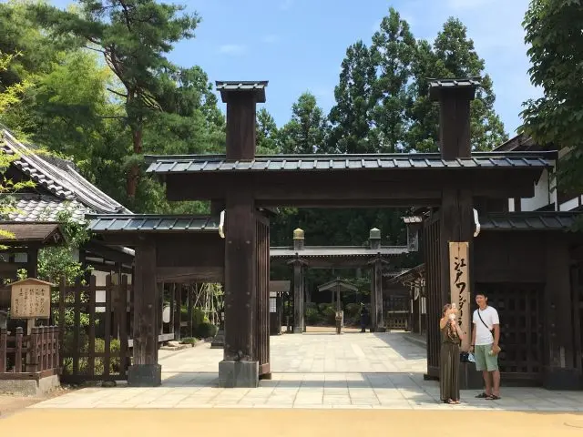 古代城門造型的入口處