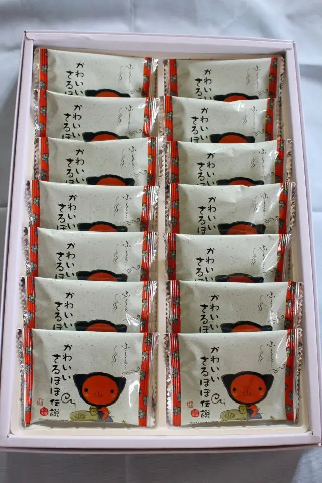 餅乾盒裡的小包裝上也畫有同外包裝一樣的猴寶寶圖案。