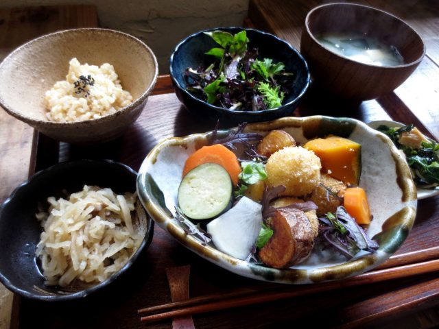A Healthy Lunch with Organic Vegetables at PUBLIC KITCHEN café Minamisenba Store in Osaka