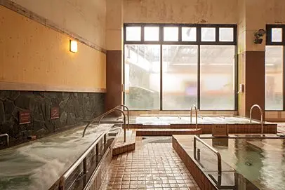 Soak away your tiredness in the roomy public baths