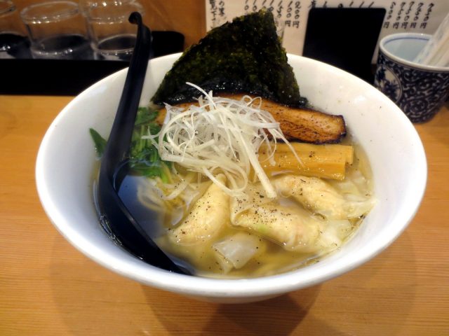 大阪拉麵店「拉麵工房 麵作」超好吃的手工鮮蝦餛飩