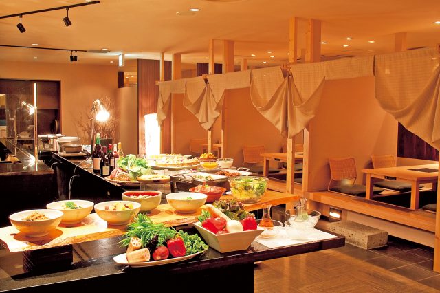 At Osaka's Namba Oriental Hotel, Enjoy Do-It-Yourself Takoyaki at a Buffet Lunch!