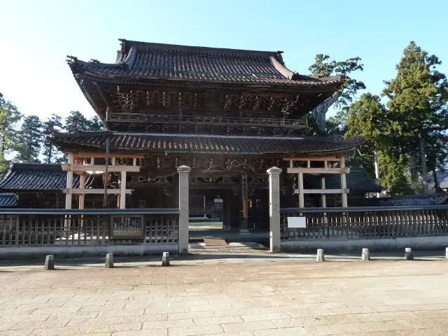 城端は善徳寺の門前町として栄えた。