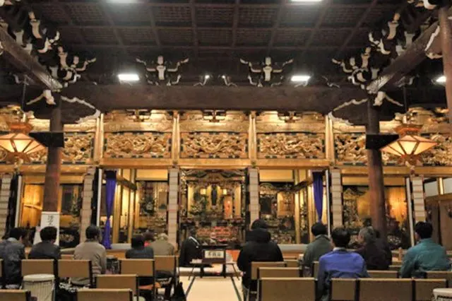善徳寺の本堂。毎日2回の法話はどなたでも参加可能。