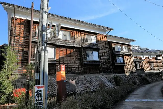 The still-standing latticed and fortified storehouses of Ima-machi Street. Floats parade by here during the festival.