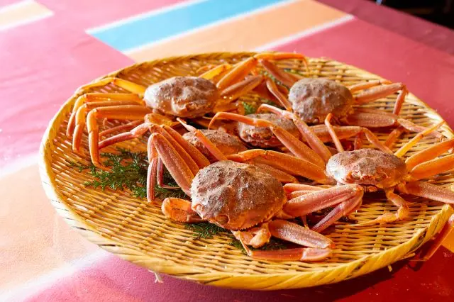 調理に使用するセコガニ。つぶらな瞳がキュート。