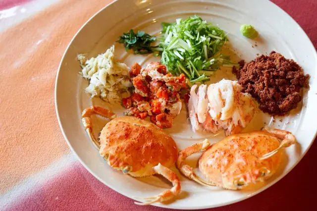 このまま食べてしまいたくなりそうな具材。写真は1人前。