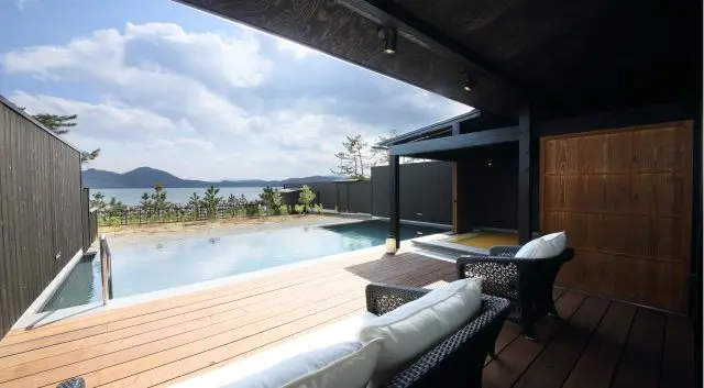 全室にインフィニティプールと2種の温泉があります。