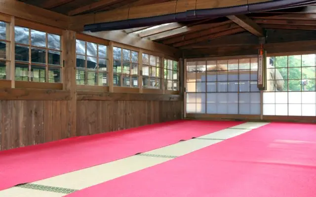 お殿様たちがくつろいだ空間が体験できます。天井が低いのは、お濠に架かる橋をくぐるためなんです。