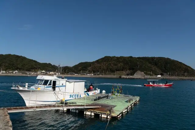 ショップから5分ほどの場所にある桟橋へ。