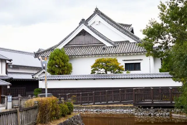 町で最も古い歴史を持つ今西家住宅など町家の見学も可能（有料の施設もあり）。