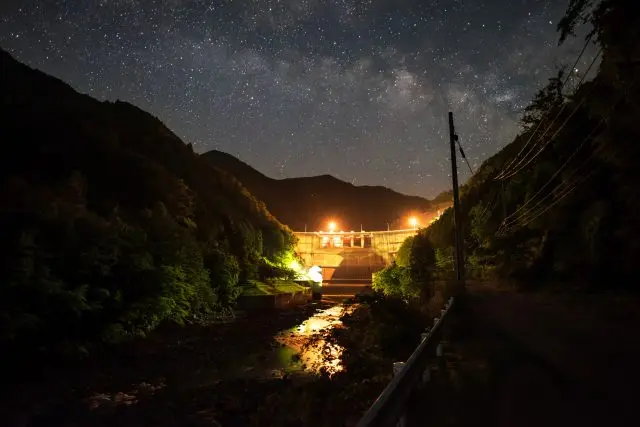 星空の美しさも界隈の魅力のひとつ。
© Katsuhiko Tsujimoto Photo