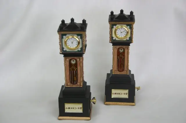 蒸気時計オルゴール。小樽オルゴール堂本館前にある蒸気時計をモチーフにしている。実際に時計としても使える