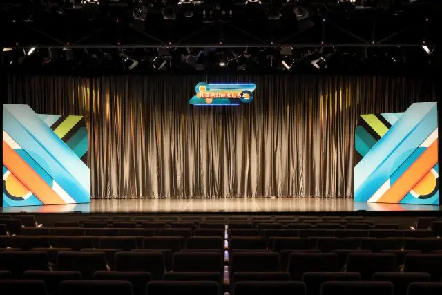 能近距離觀賞現場搞笑喜劇！吉本興業的常設劇場，可容納人數為東日本最多。