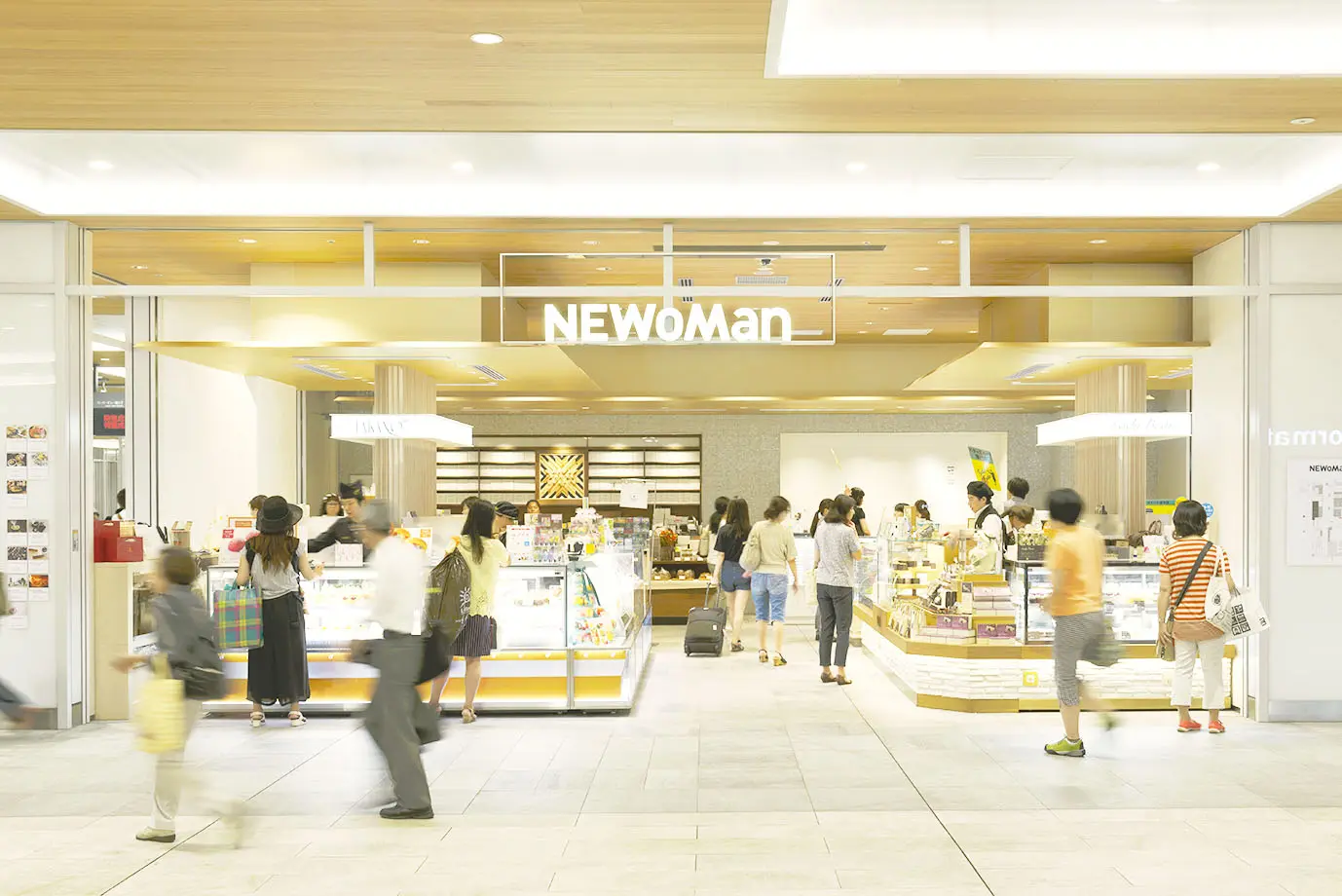 約100店舗のショップが集結した新宿駅直結の商業施設