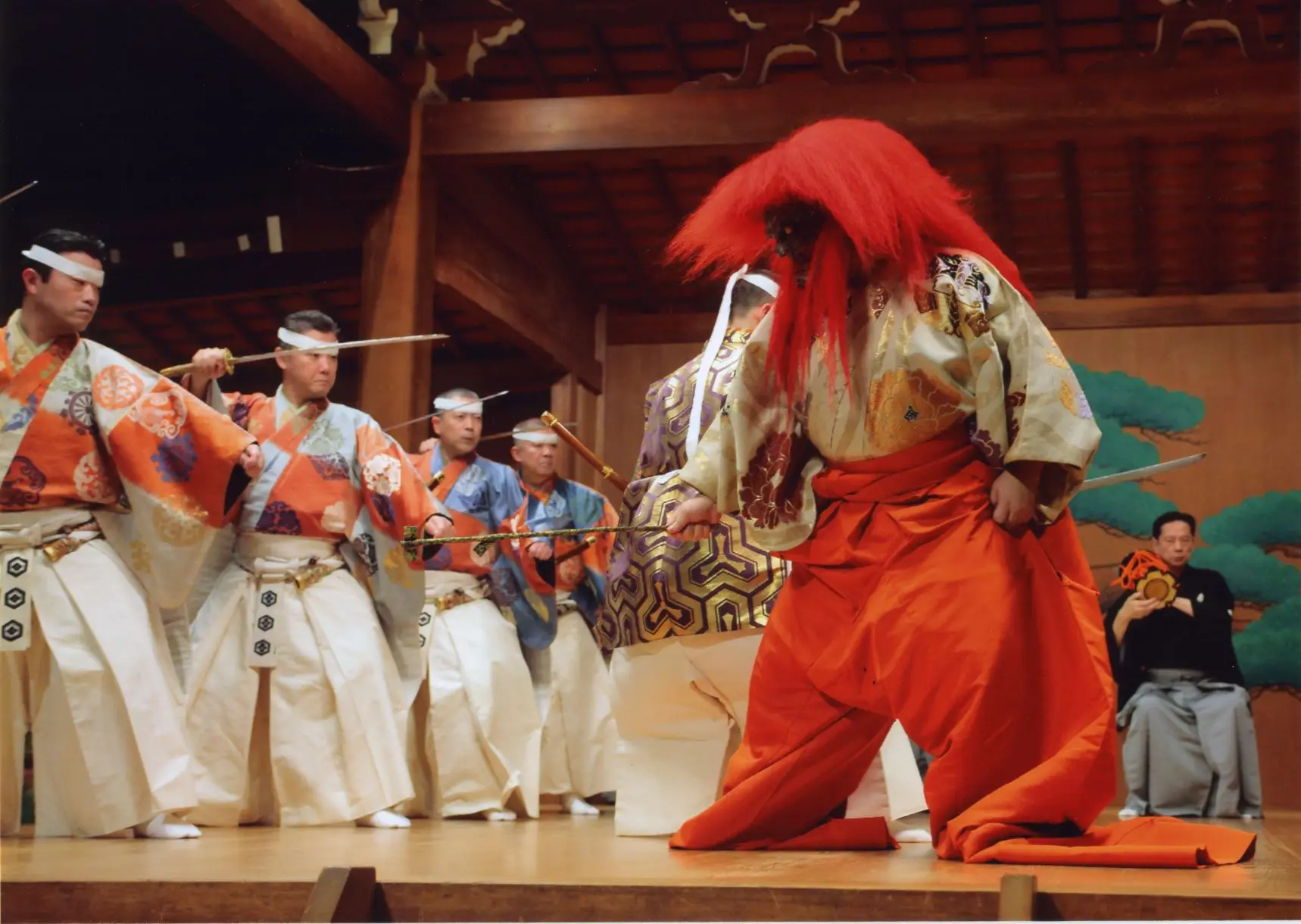 新宿御苑の野外舞台で開催される伝統芸能イベント