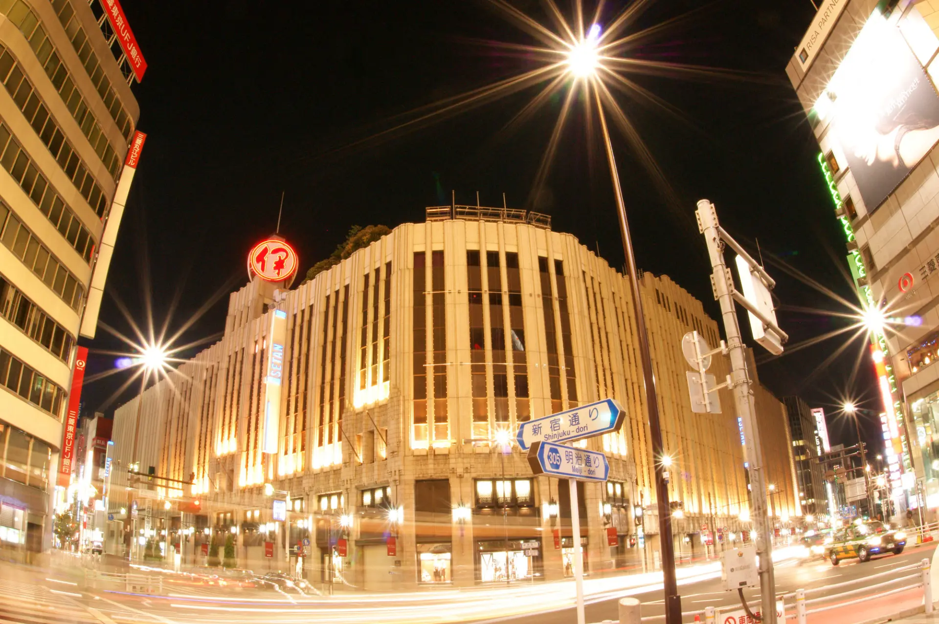 歴史的建造物に指定されている建物も素晴らしい、老舗百貨店