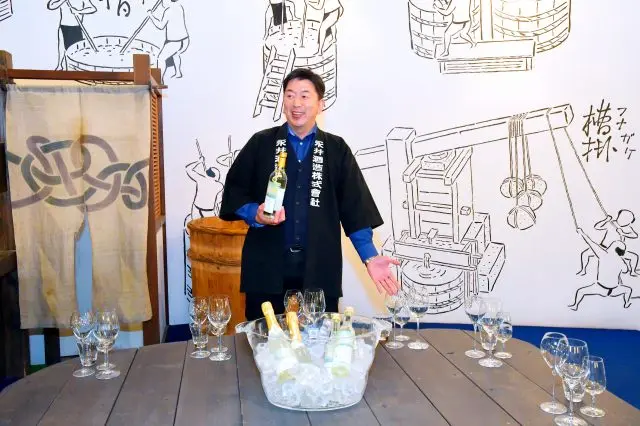 「MIZUBASHO Artist series」のスティル酒とデザート酒を飲み比べ。