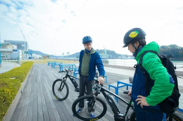 出発前に自転車の使い方の説明を受けます。誰でも操作できる簡単な仕様です