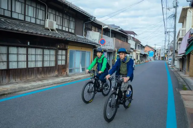 電動自転車なのでラクラク。ゆったり町の景色を眺めながら走ります。