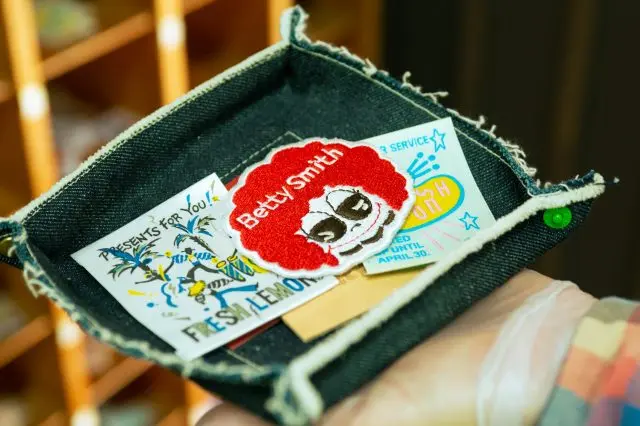 革パッチのほか、ワッペンもあるので目移りしそう……（2個目からは1個770円の追加料金が必要）