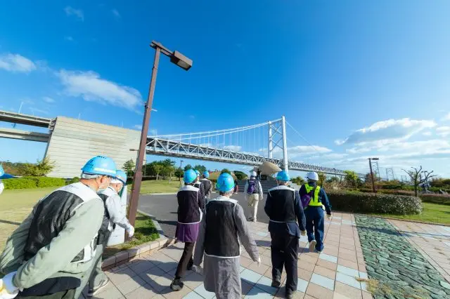 建設時の苦労話など興味深い話を聞きながら、アンカレイジへ。