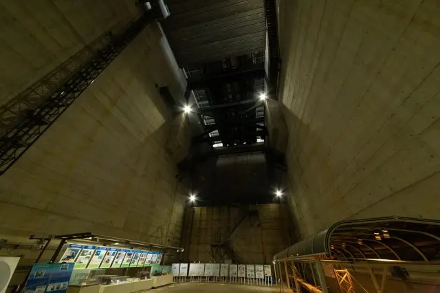 アンカレイジ内には瀬戸大橋の建設の工程がわかるパネル展示なども。