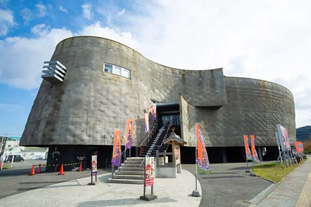 建築家・遠藤秀平氏設計の建物も必見です