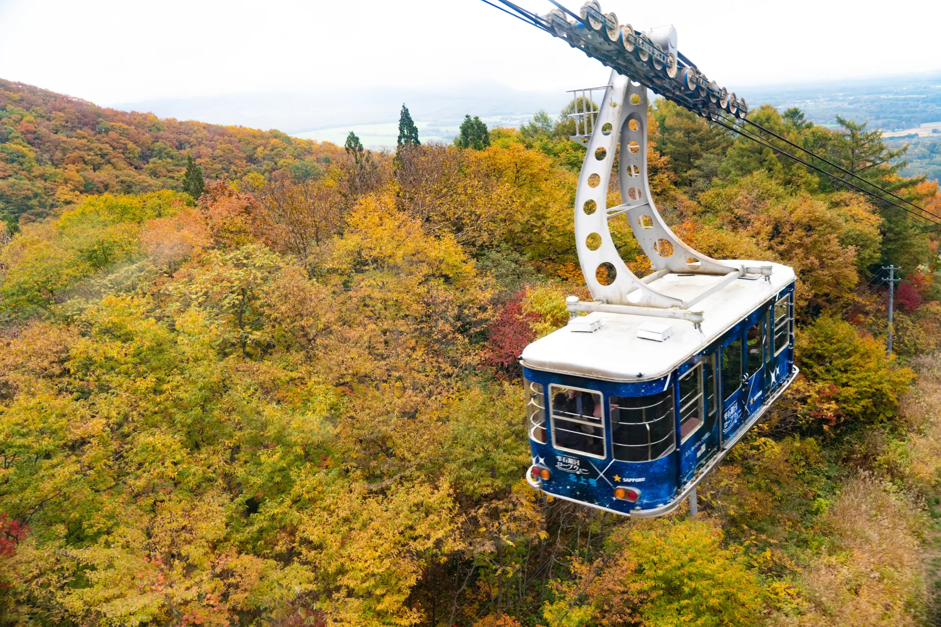 Sweeping views of Mount Iwate and vivid autumn foliage