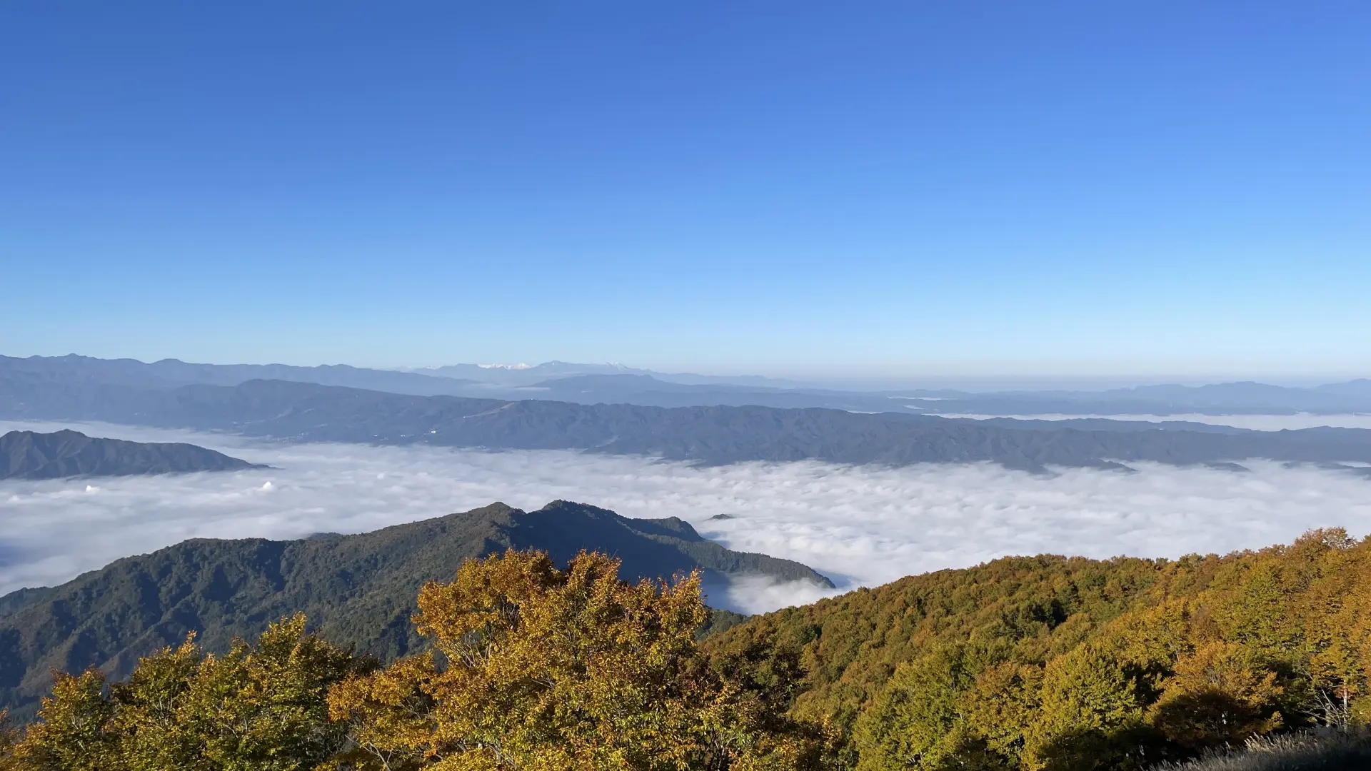 A spectacular sea of clouds covering the Uonuma Basin in a 360-degree panorama