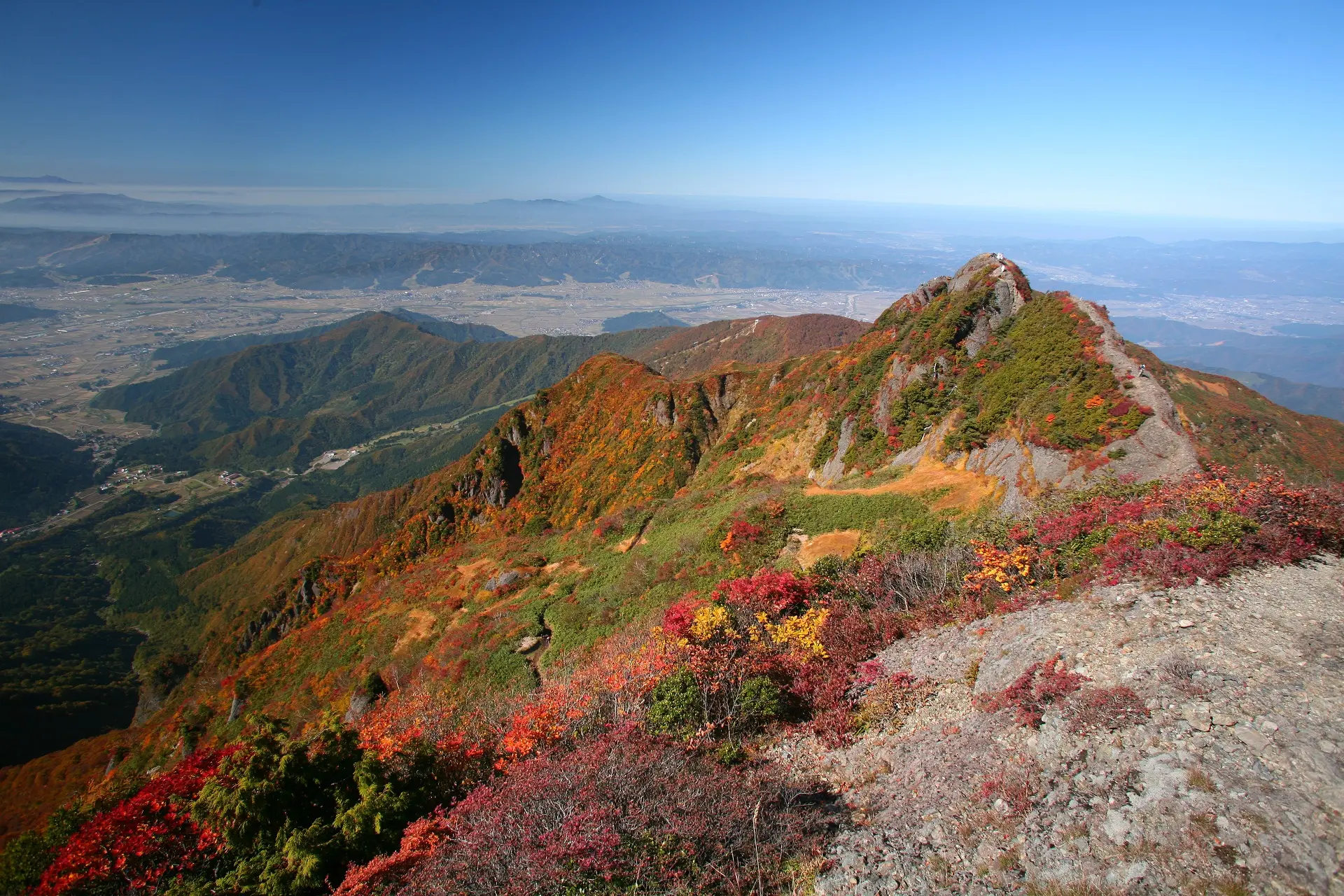 Access is also available to hiking routes and walking trails on Hakkaisan.