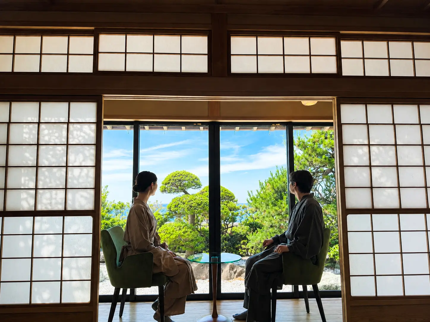 從客房眺望日本庭園、心靈平穩的片刻