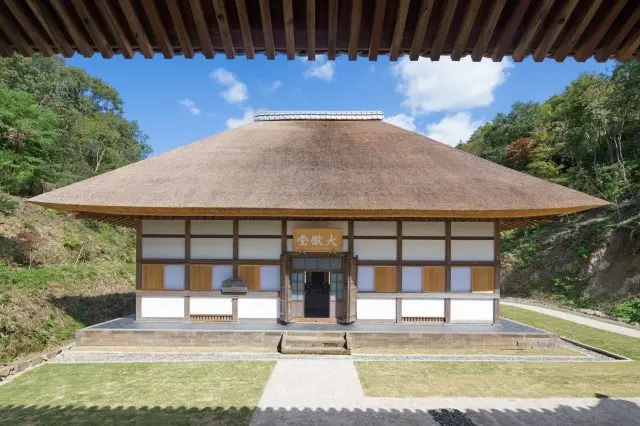 Seated Zazen meditation is held in the Zen Hall of the International Zen Center.
