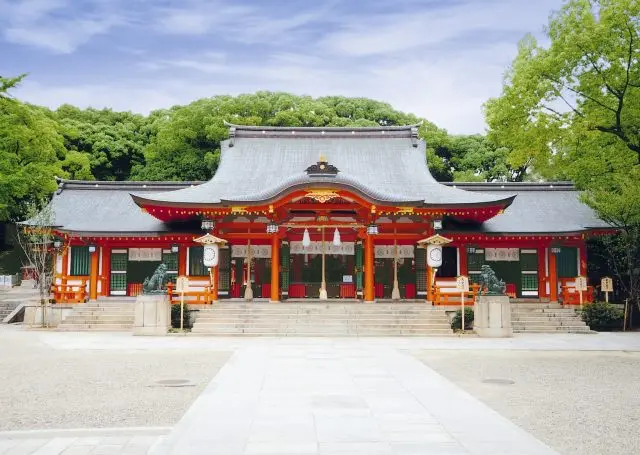 縁結びの神様としても有名な生田神社
