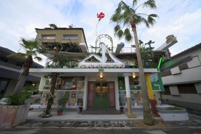 大竹伸朗　直島銭湯「I♥湯」(2009)