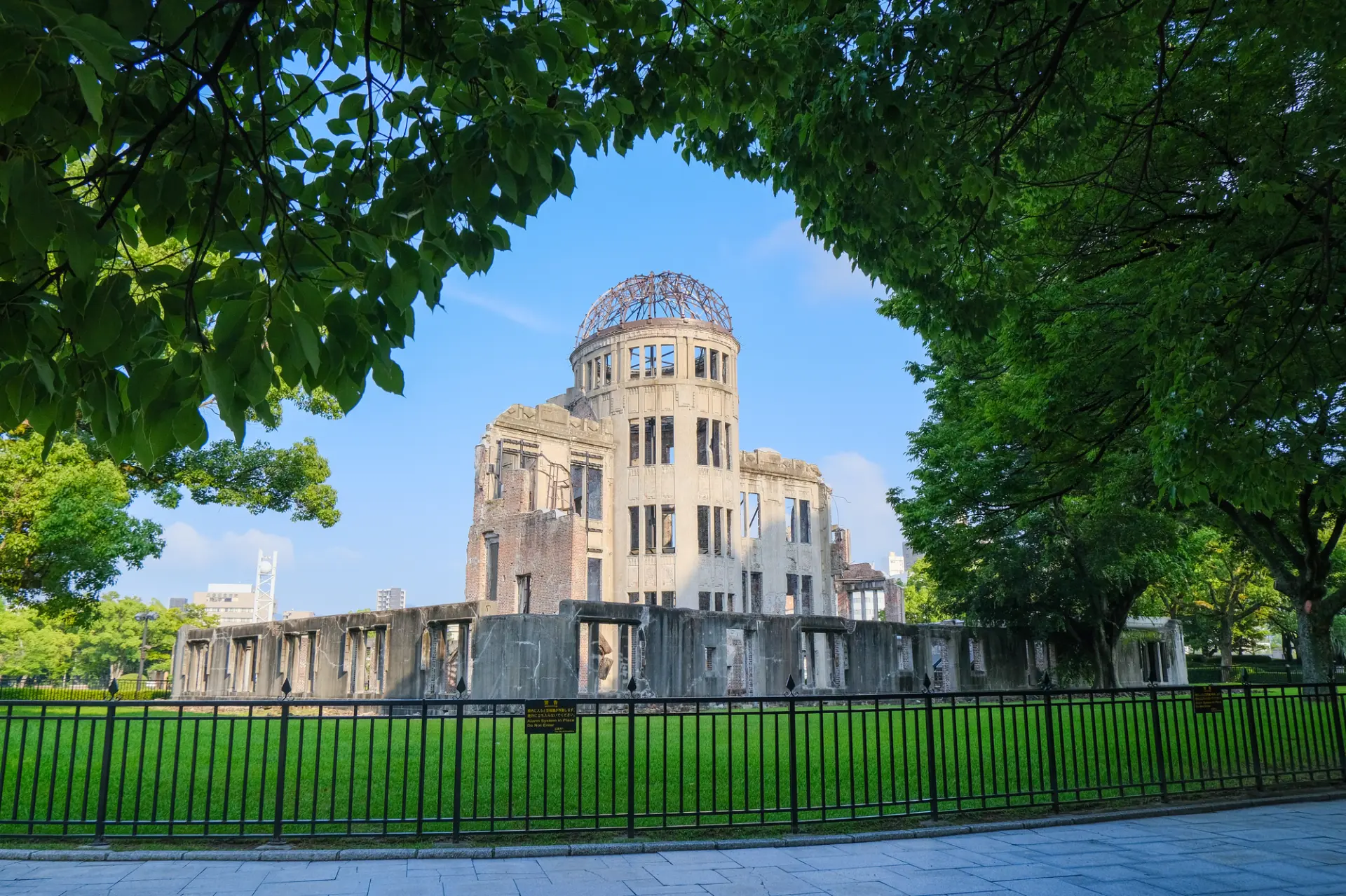 被爆した歴史を今に伝える原爆ドーム